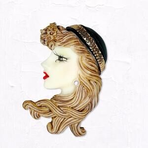 326. Resin Vintage Ladyface Brooch